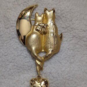 Vintage Gold Tone AJC Cats In Love On Crescent Moon Dangling Tail Brooch Pin